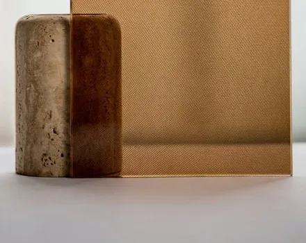 Gewebeglas-Optik mit schaltbarer FilmyFolie – Sichtschutz auf Knopfdruck